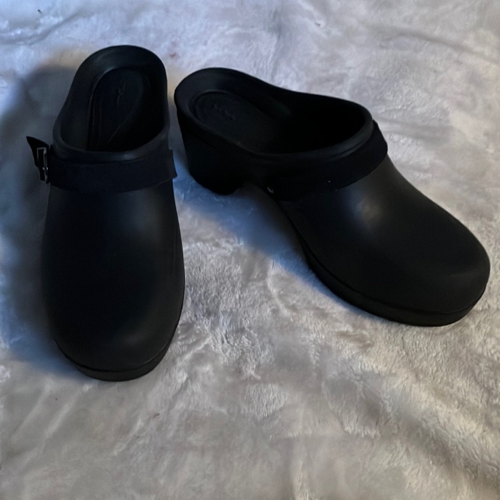 - crocks dual comfort clog, black rubber size 7